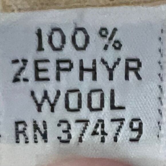 St. Croix Vintage Knits 100% Zephyr Wool V Neck  Sweater - Picture 7 of 8